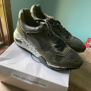 Steve Madden Bena wedge-camo multi size 10
